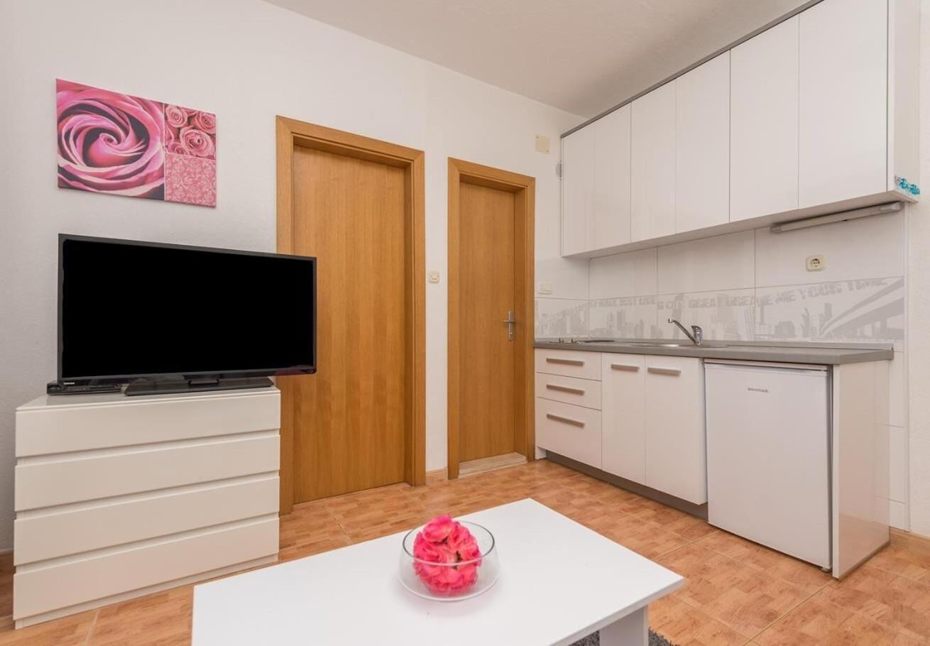 דרזניצה Apartments Ivi - 100 M From Pebble Beach מראה חיצוני תמונה