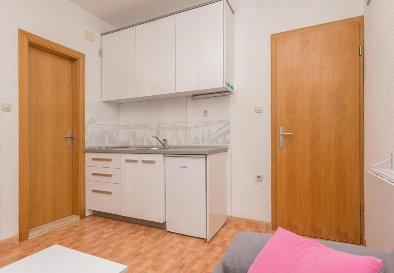 דרזניצה Apartments Ivi - 100 M From Pebble Beach מראה חיצוני תמונה