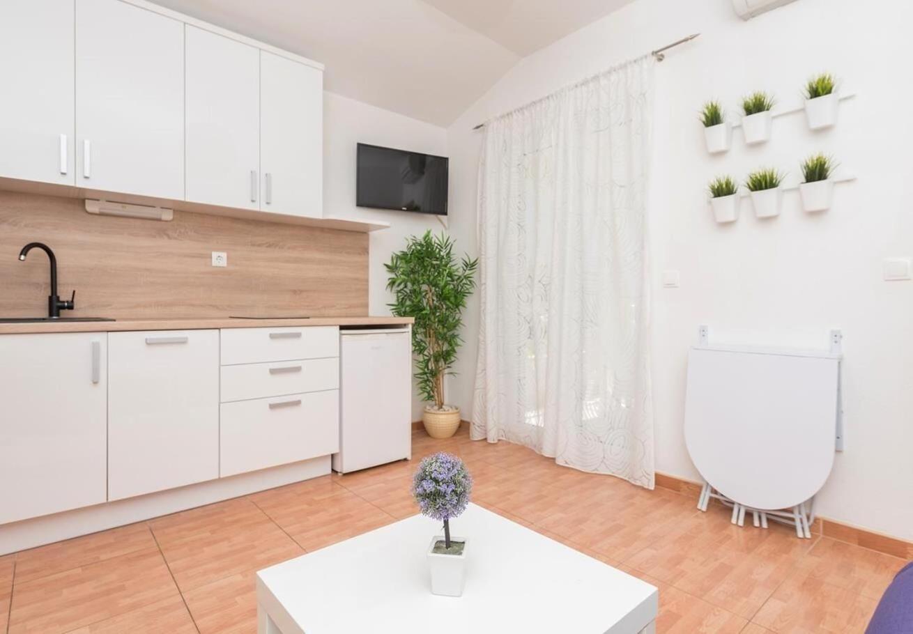 דרזניצה Apartments Ivi - 100 M From Pebble Beach מראה חיצוני תמונה